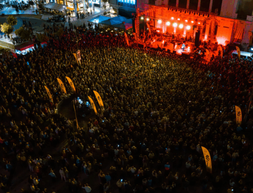 Κοσμοπλημμύρα στο grande finale του Welcome to UP 2025 στην πλατεία Γεωργίου- Tι είδαμε, τι ακούσαμε, τι μας εντυπωσίασε- Ραντεβού στο Welcome to UP 2026